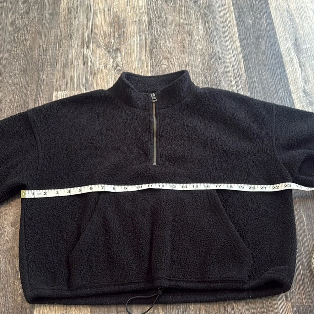 American Eagle Cropped Black Sherpa Fleece Sweatshirt Sweater Top Women’s Medium - Picture 7 of 11